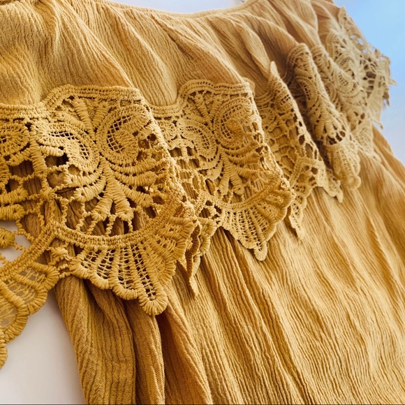 Very Cute Off The Shoulder Crop Top - Picture 3 of 3